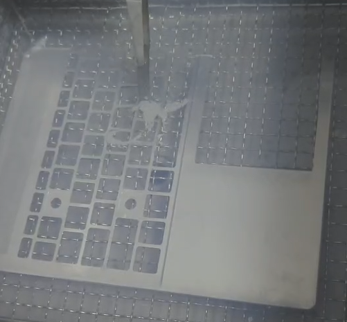 博莱富尔五系铝键盘外壳清洗 