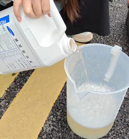 无人机专用玻璃幕墙清洗剂：低张力技术如何实现“一次洗净，通透无痕”