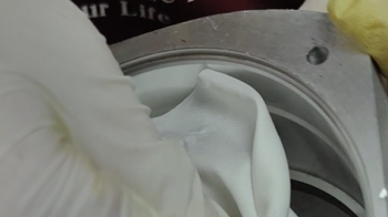压铸铝残留铝屑难清理？专用清洗剂高效解决方案